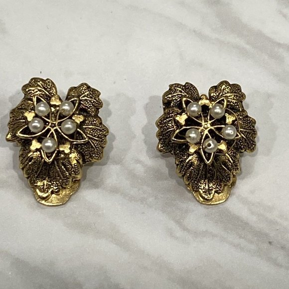 Vintage Clip On Earrings Leaf Brushed Gold Tone Faux Pearl 3/4” - Picture 12 of 12